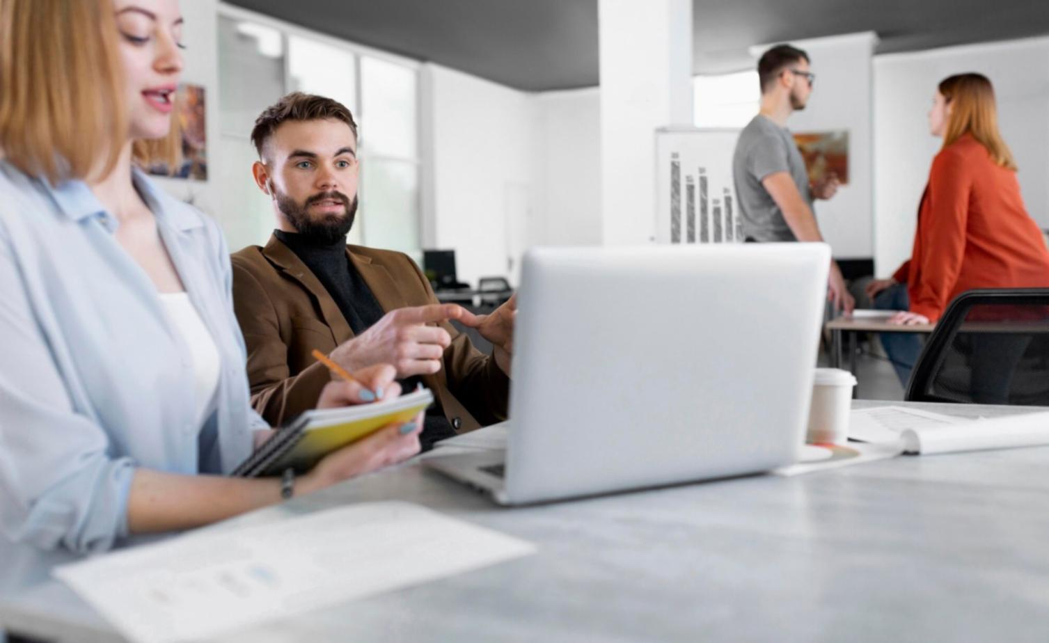 Analyse financière détaillée sur bureau